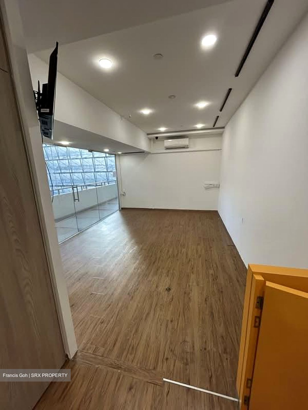 Parkway Centre (D15), Retail #578555211